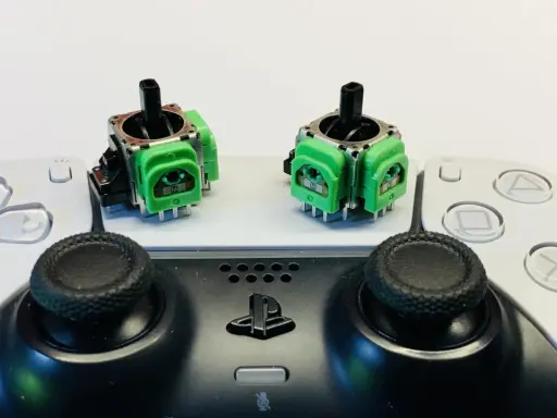 DualSense z PS5: Szybkie parowanie, triki i naprawa problemów