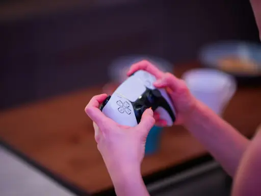 Jak podłączyć DualSense do PC przez Bluetooth? Pełny poradnik